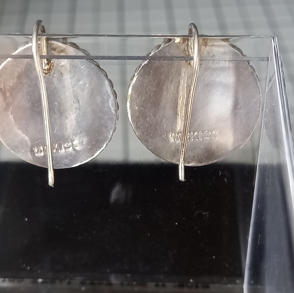 Sterling Silver Dome Twist Rope Border Earrings. - Picture 4 of 4